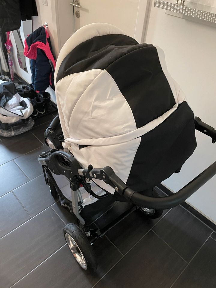 Bergsteiger Capri 3 in 1 Kinderwagen/Buggy/Maxicosi in Sulzbach-Rosenberg