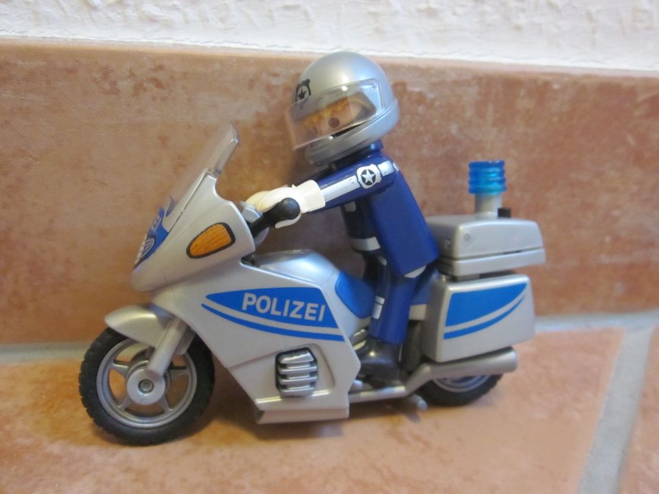 Playmobil 5180 City Action Polizeimotorrad mit Blinklicht - TOP in Dägeling