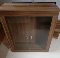 Nussbaum Schrank mit Glastüren - evtl Upcycling Projekt Sachsen-Anhalt - Schkopau Vorschau