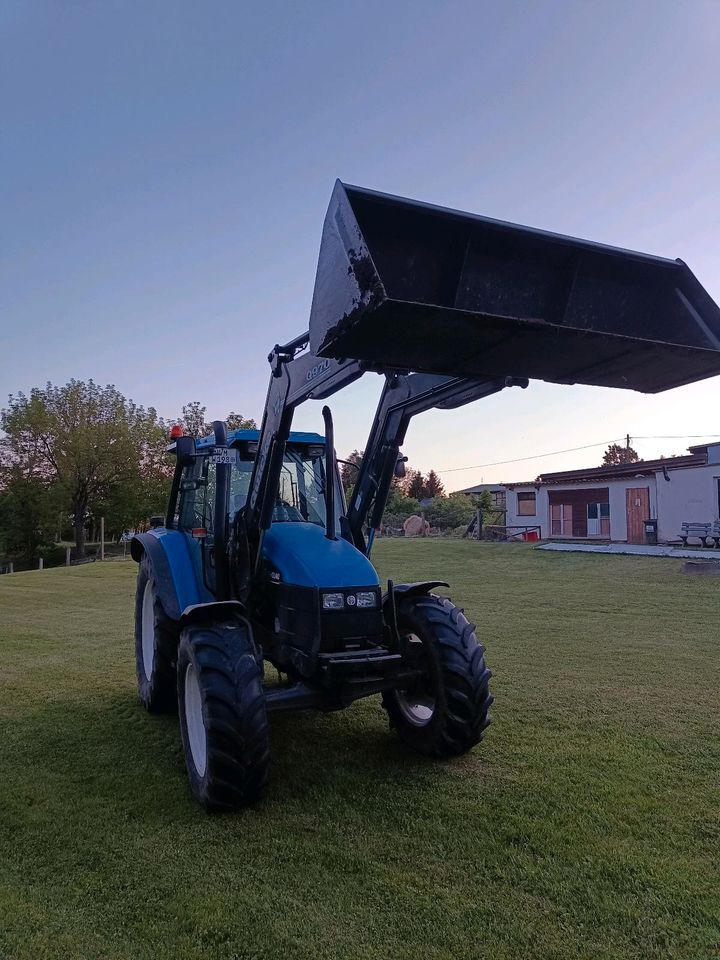 New Holland TS 100, Frontlader in Wismar