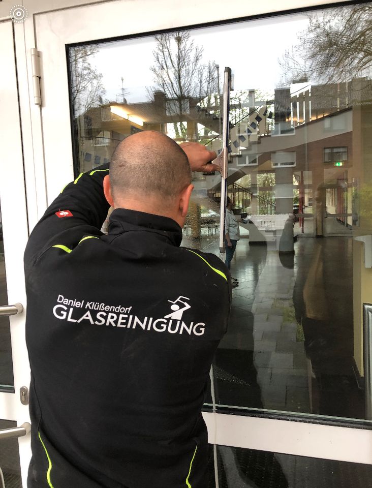 Glasreinigung, Fensterputzer, Fensterreinigung in Kempen