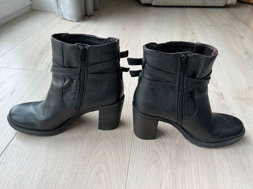 Bequeme Stiefel Stiefeletten, schwarz, Größe 38 in Rechberghausen