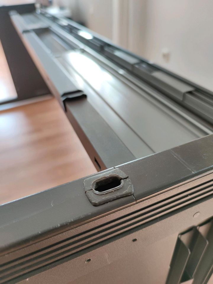 Schreibtisch gestell Metall 180x80 mit Kabelversteck in Köln