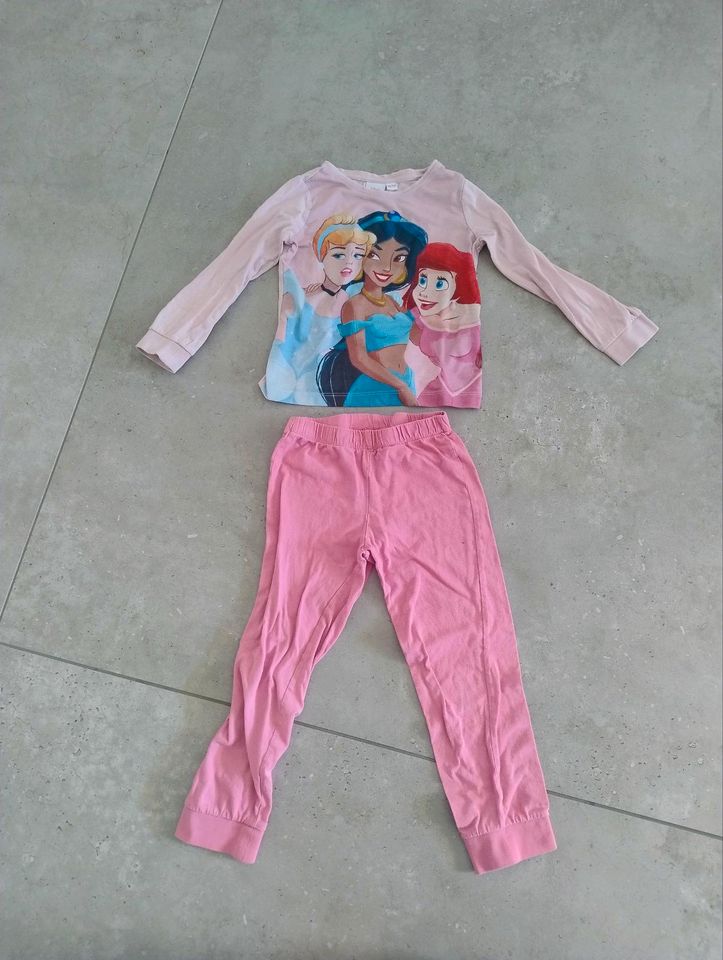 Schlafanzug Größe 98/104 von Disney in Gochsheim
