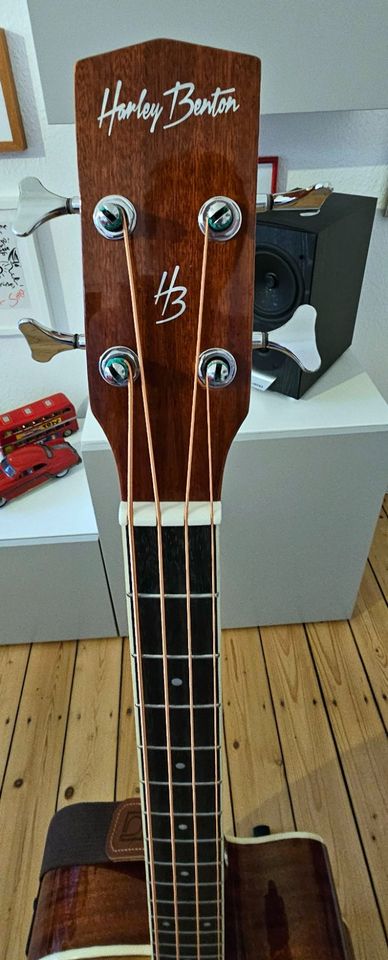 Harley Benton B-30 NT Akustik Bass mit Pre-Amp u. Tuner - neu in Düsseldorf