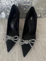 Zara Pumps schwarz Größe 39 neuwertig nie getragen Hessen - Marburg Vorschau