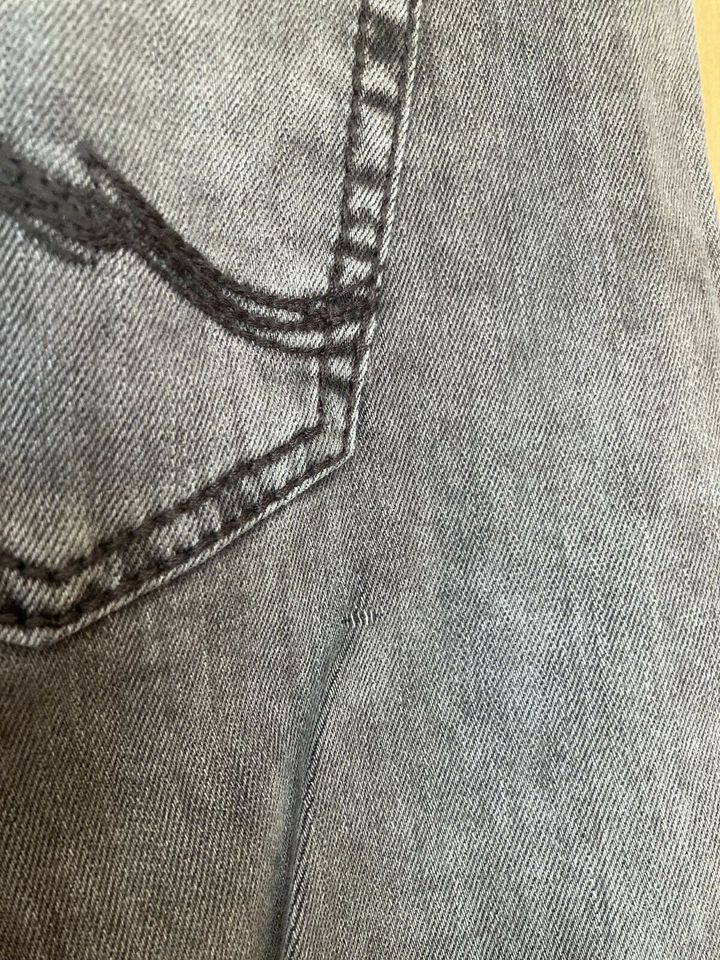 Braun melierte Jeans in Penzberg