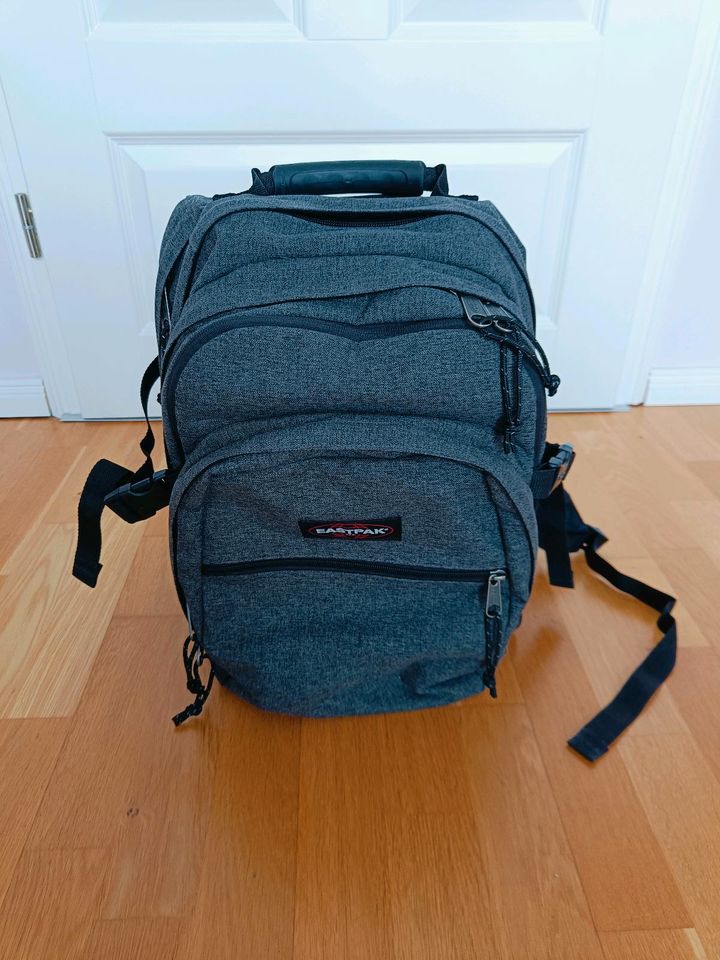 Eastpak Freizeitrucksack TUTOR, mit geräumigen Fächern in Weyhe