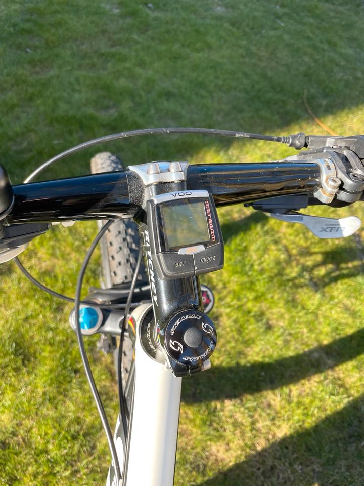 Stevens Juke Team 26Zoll RH 18 Herrenbike in weiß 27 Gang in Melbeck