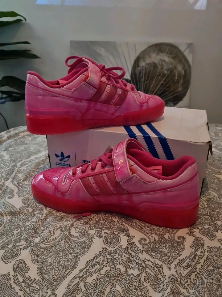 adidas Originals JS FORUM DIPPED 46 PINK Jeremy Scott in Stuttgart