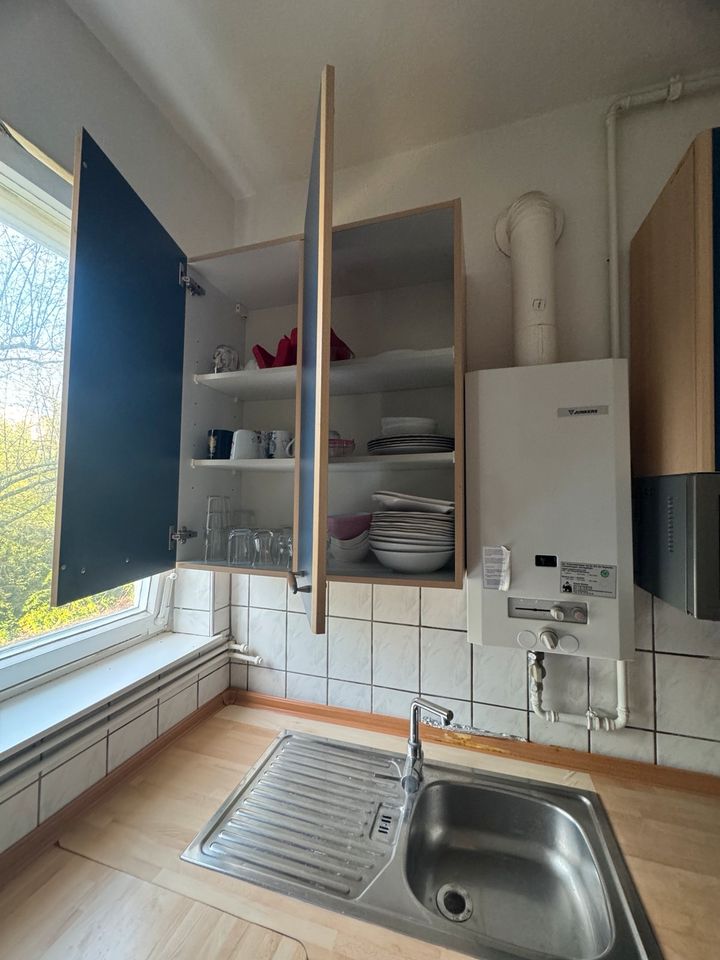Küche mit Herd, Ofen und Spülmaschine für Selbstabholer in Berlin