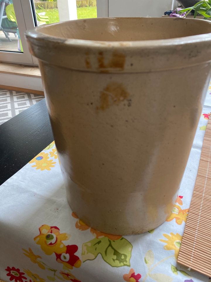 Sauerkrauttopf - Pflanztopf sehr alt in Menden