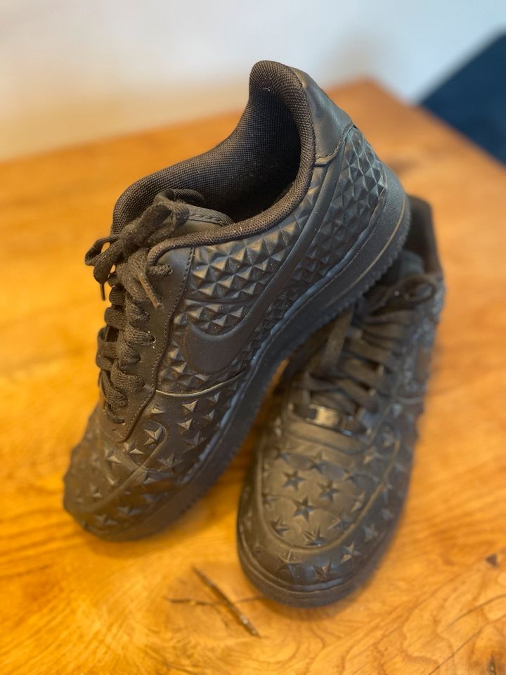 Nike Air Force 1 One Independence schwarz Größe 42,5 in Haimhausen