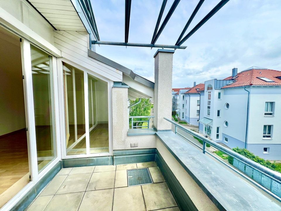 Helle 3-Zimmer-Dachgeschosswohnung mit großem Balkon und TG-Stellplatz in Dresden