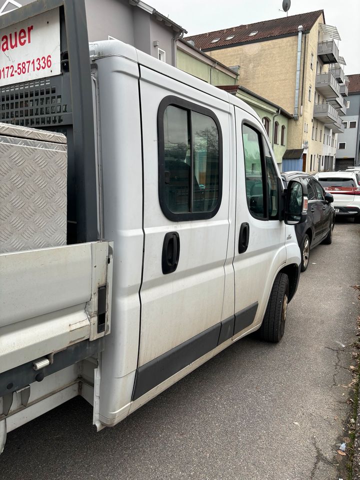 Fiat Ducato Nutzfahrzeug in Regen