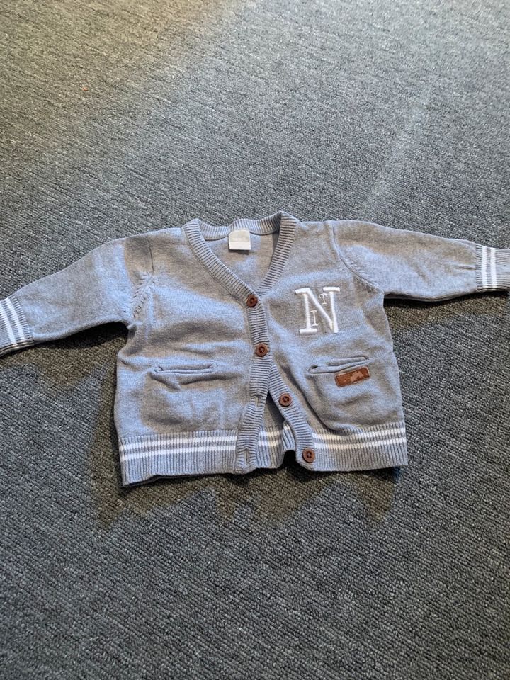 3 tlg Set Baby Gr. 56 Jungen Strampler Cardigan in Wangelnstedt