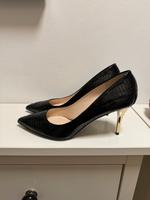 Versace schwarze Lederpumps fast neu Größe 41 Frankfurt am Main - Nordend Vorschau