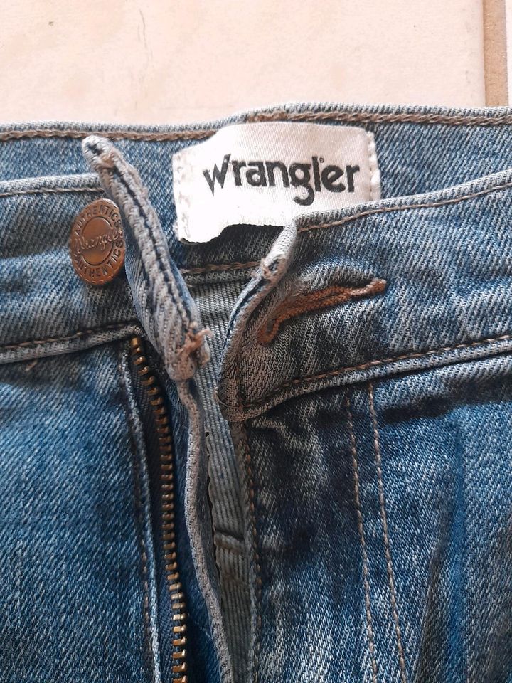 Wrangler 34/32 in Duisburg