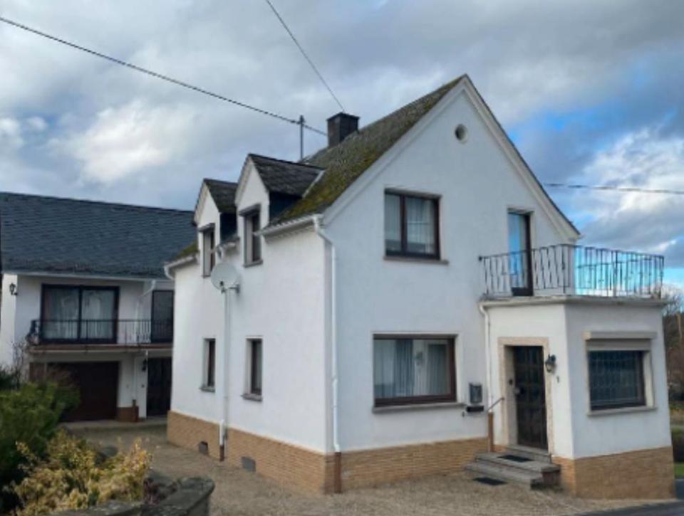 Zweifamilienhaus mit Umbaumöglichkeit zum Dreifamilienhaus in Dornburg