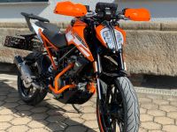 KTM Duke 125 (ehem. NP 5.942,68€) mit viel Zubehör Bayern - Hof (Saale) Vorschau