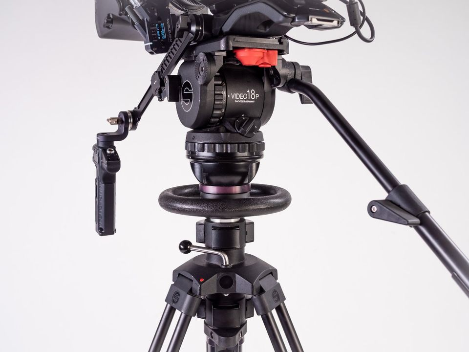 Sachtler Pedestal mit Fluidkopf Video 18 Plus & Dolly, MwSt. in Igling