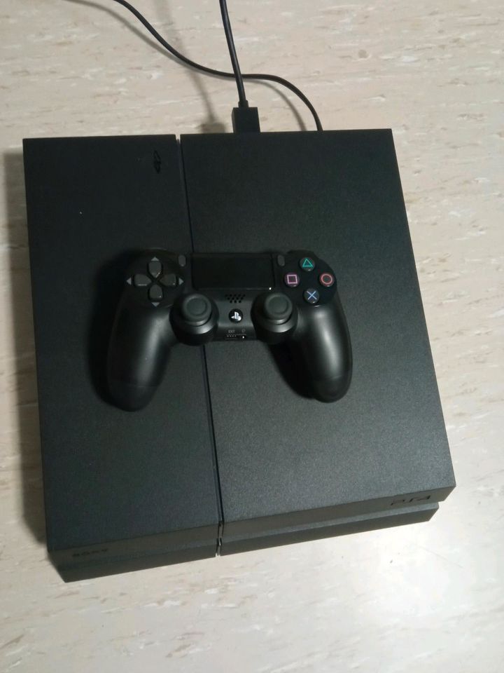 PlayStation 4 pro  500 GB in Stadtallendorf