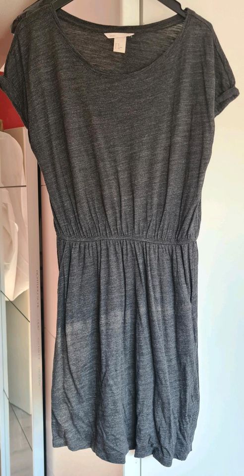 H&M Kleid grau, anthrazit Gr. XS in Essen