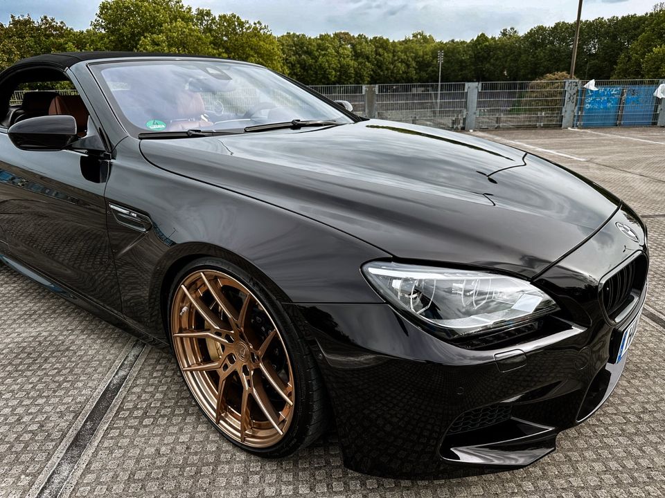 BMW M6 Cabrio F12 Competition Akrapovic Keramik Individual B&O HUD M Drivers Package H&R 21 Zoll Schmiedefelgen Rubinschwarz Metallic Individual M2 M3 M4 M5 in Hagen