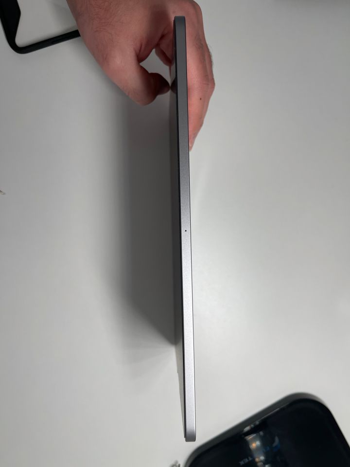 iPad Pro 11 M2 (2022) 128GB Spacegray inkl. Apple Pencil und Case in Langenhagen