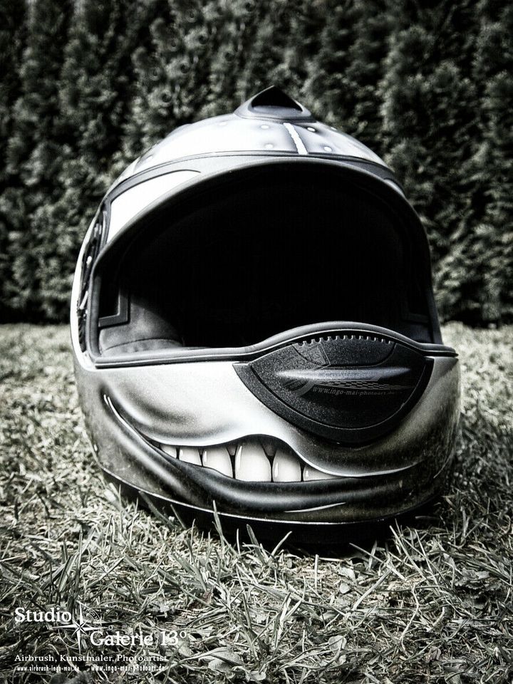 Airbrush für Motorradhelm / Helm Grafik & Design und vieles mehr. in Reisbach