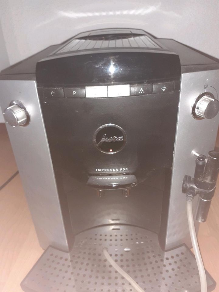 JURA Kaffeevollautomat  Made Swiss Störung 8 in Biberach an der Riß