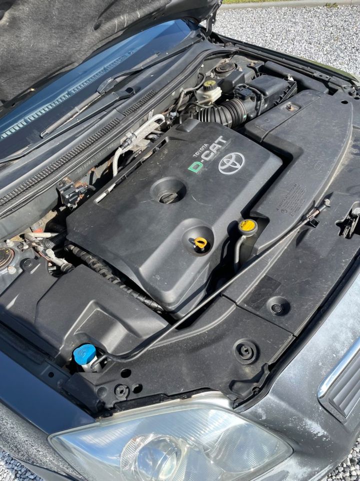 Toyota Avensis Kombi 2.2 D-CAT Klimatr, Xenon, TÜV neu! in Baierbach