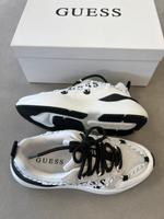 Guess Sneaker schwarz weiß  36  Schuhe damen 120€ NEU Bayern - Freilassing Vorschau