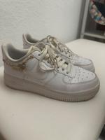 Nike Air Force Damen Schuhe mit Ketten an der Seite in Größe 39 Leipzig - Altlindenau Vorschau