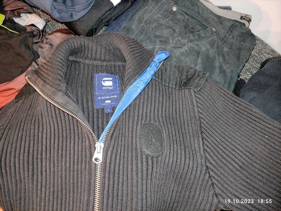 XL Kleiderpaket Herren Männer Pullover Jeans Hemden T-Shirts in Mönchengladbach