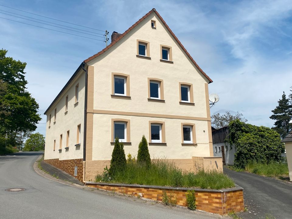 Fertig zum Innenausbau! Teilsaniertes Bauernhaus in ruhiger Umgebung in Kulmbach