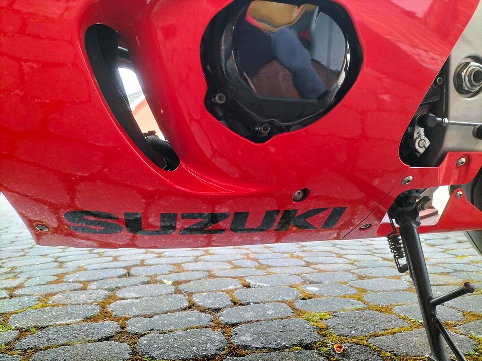 Suzuki GSXR 600 Sammlerzustand in Stadtoldendorf