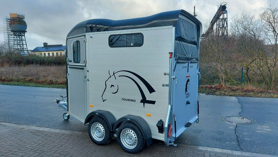 Neuer 2600 KG Pferdeanhänger mit Frontausstieg, Cheval Liberte, Alu, Sattelkammer, Touring Country in Ilsede