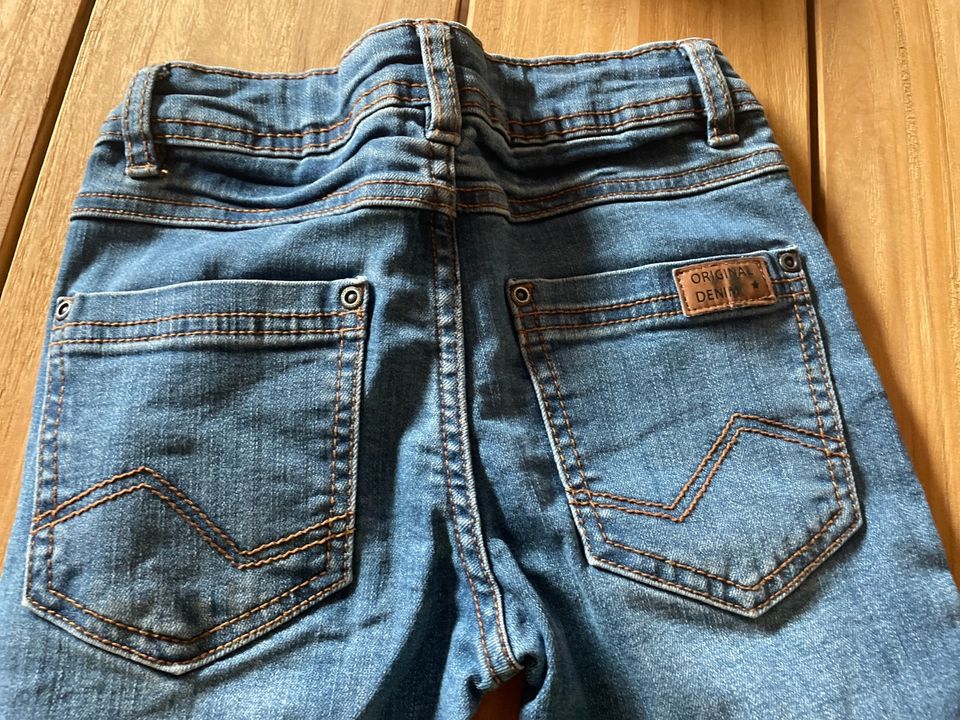 Jeans Hose in Größe 122, super Zustand in Langenhagen