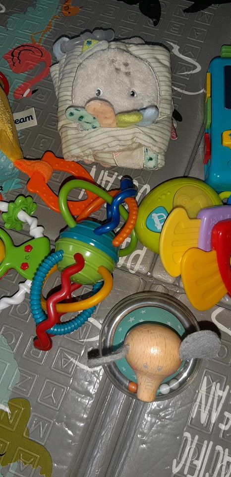 Spielsachen Spielzeug Baby bunt in Pössneck