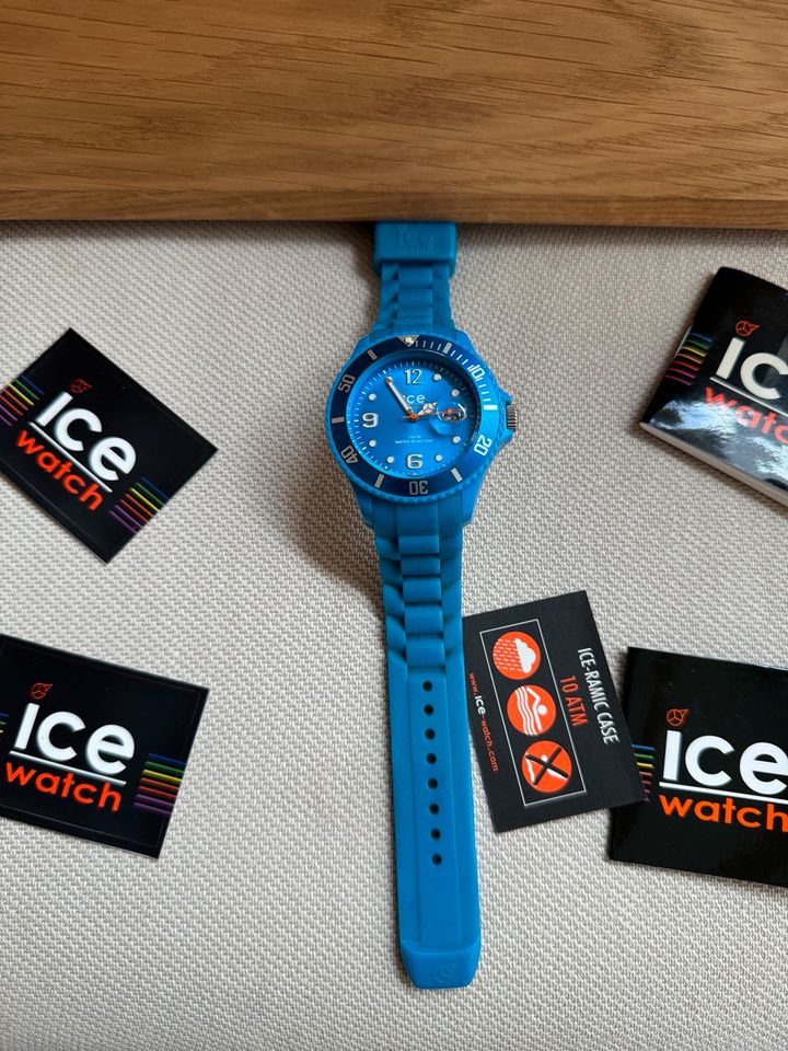 Ice Watch in Blau in Hamburg