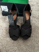 Tommy Hilfiger Stilettos Gr. 40 neu Niedersachsen - Bad Nenndorf Vorschau