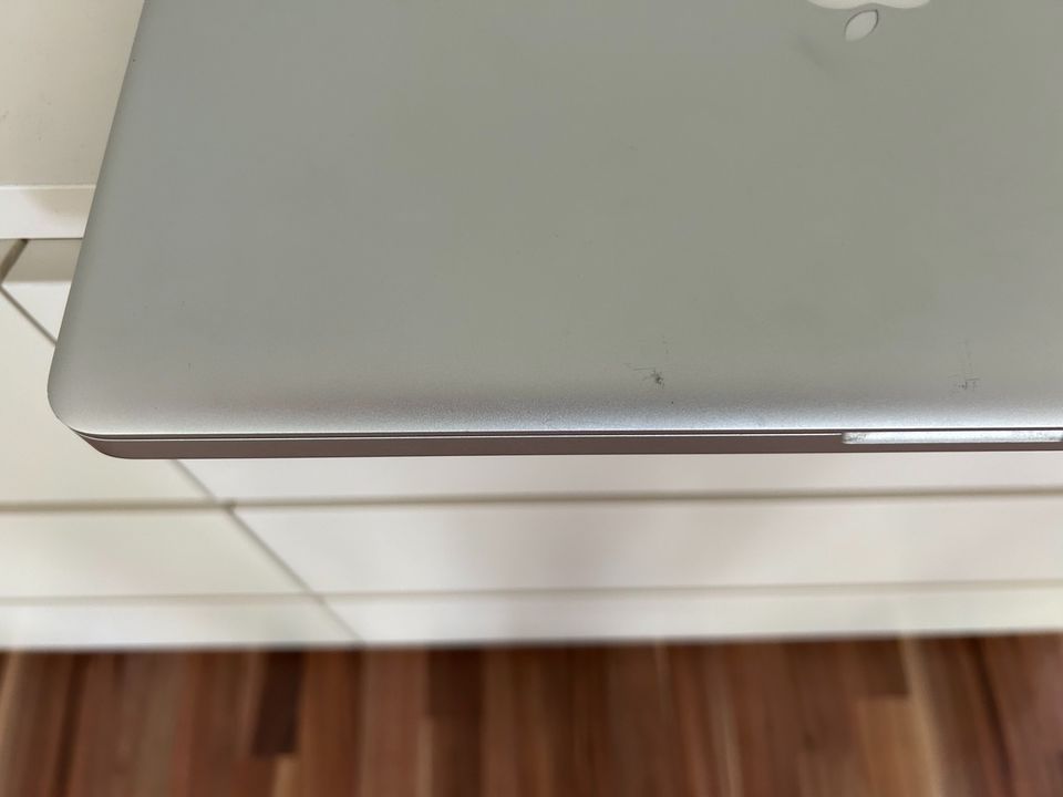MacBook Pro 15 Zoll, Ende 2011, 8 GB, 256 GB SSD, Grafik-Defekt in Duisburg