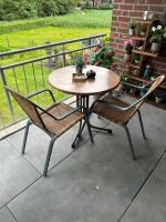 Bis zum 25.05.2024 Gartentisch mit 2 Stühlen zu verkaufen Niedersachsen - Bad Zwischenahn Vorschau