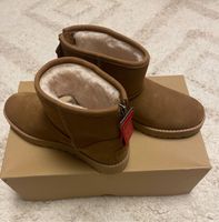 Ugg Classic Mini Logo Zip, Gr. 37, NEU Bayern - Gröbenzell Vorschau