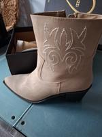 braune Stiefeletten im Westernstil - ungetragen Gr. 38 Brandenburg - Potsdam Vorschau