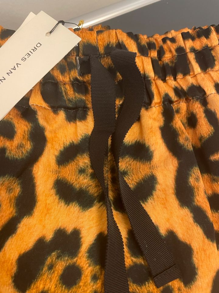 Dries Van Noten Shorts, Animalprint Gr.38 in Köln