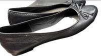 Damen Ballerina v. Tamaris, Leder, in schwarz, Gr. 42. Nordrhein-Westfalen - Erkrath Vorschau