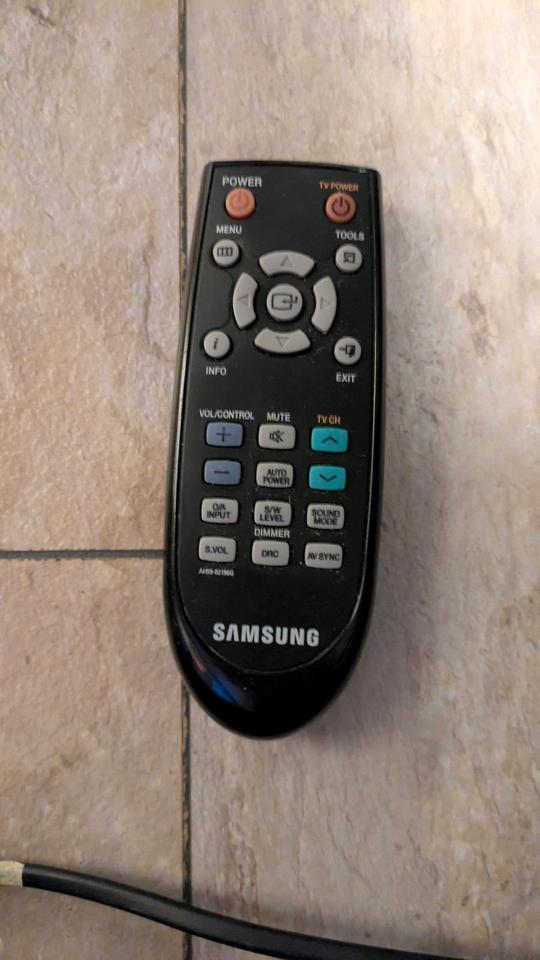 Samsung Soundbar PS-WC450 mit Subwoofer und Fernbedienung in Oberhausen