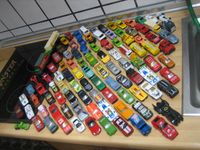 105 Spielzeugautos Konvolut Autos Kiste günstig Nordrhein-Westfalen - Viersen Vorschau